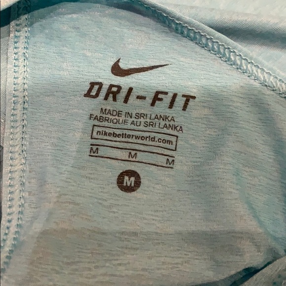 Bundle of Four Nike dri-fit Nike breathe tanks - Picture 4 of 16